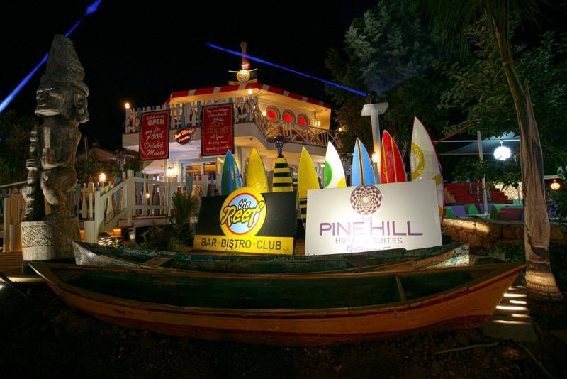 هتل The Pinehill  & Suites