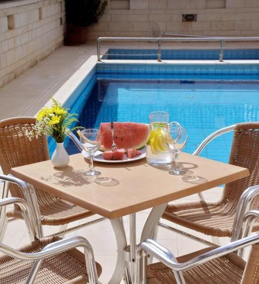 Irini Apartments