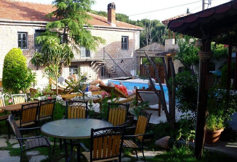 פנסיון Akropolis Guest House