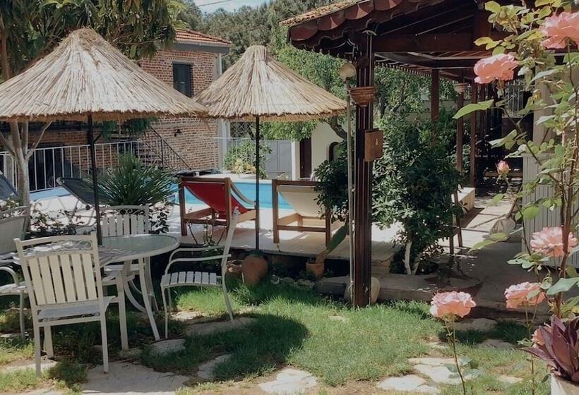 פנסיון Akropolis Guest House