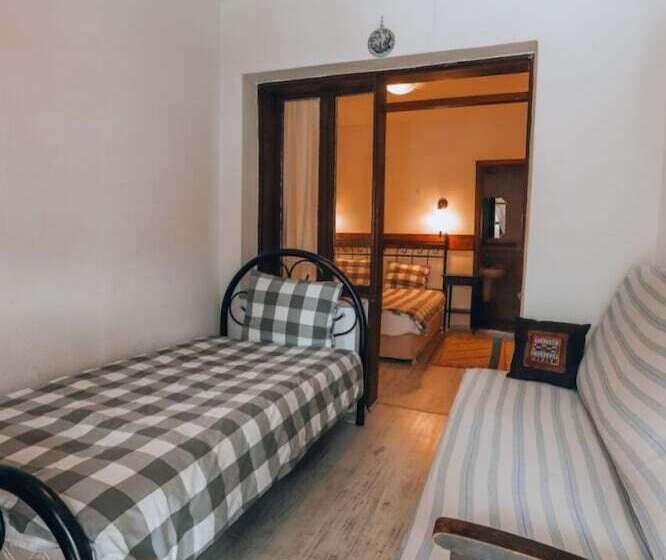 פנסיון Akropolis Guest House