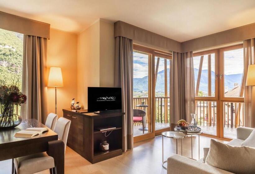 اقامتگاه Art & Design Hotel Napura