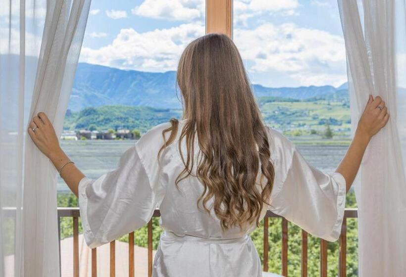 اقامتگاه Art & Design Hotel Napura