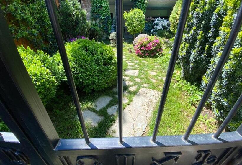 پانسیون The Zodiac Garden