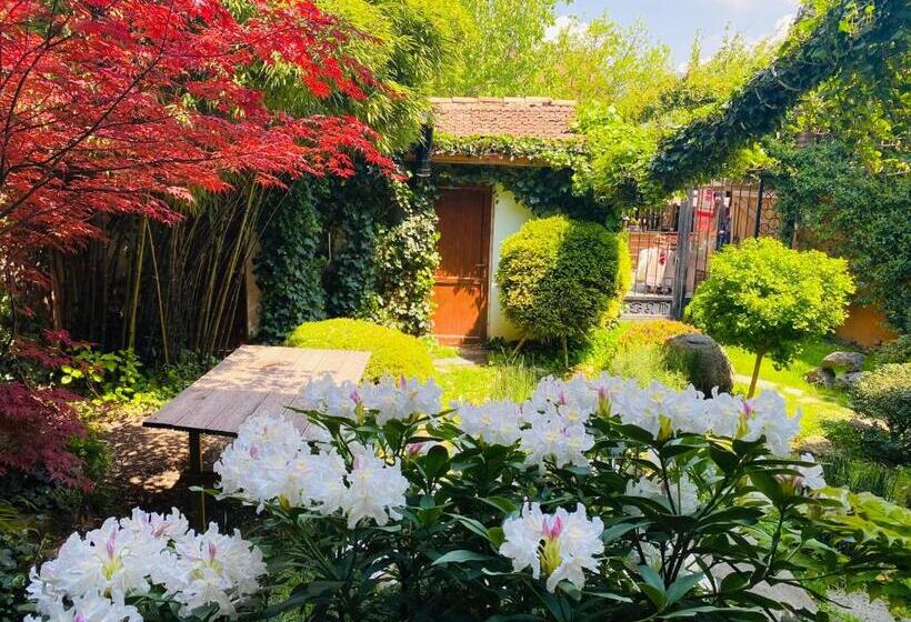 پانسیون The Zodiac Garden