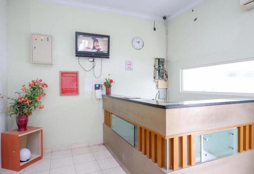 Urbanview Hotel Platinum Parepare