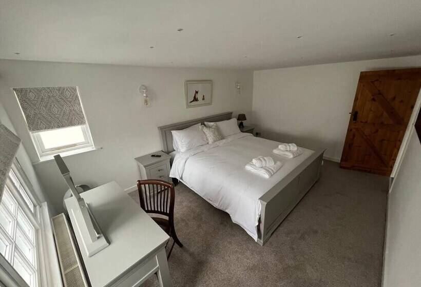 2 Bed Grade 2   Dates Back To 1500 S