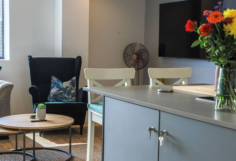 Apartment Seven