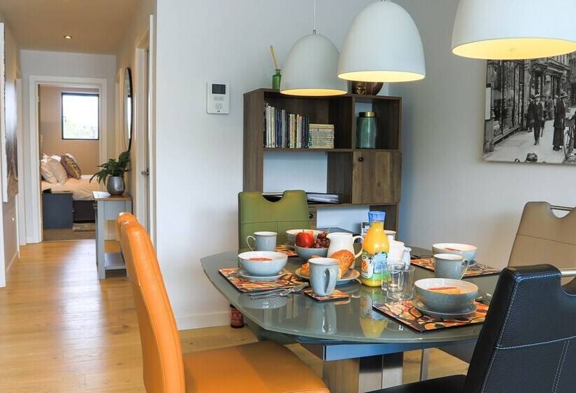Apartment Seven