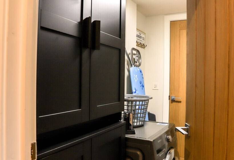 Apartment Seven