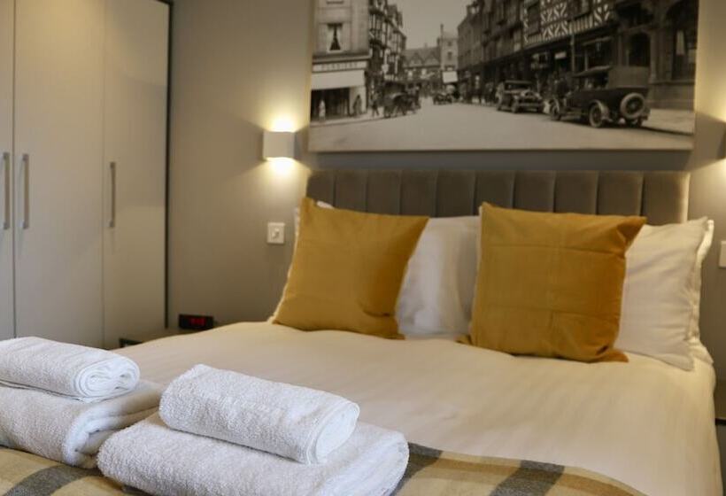 Apartment Seven