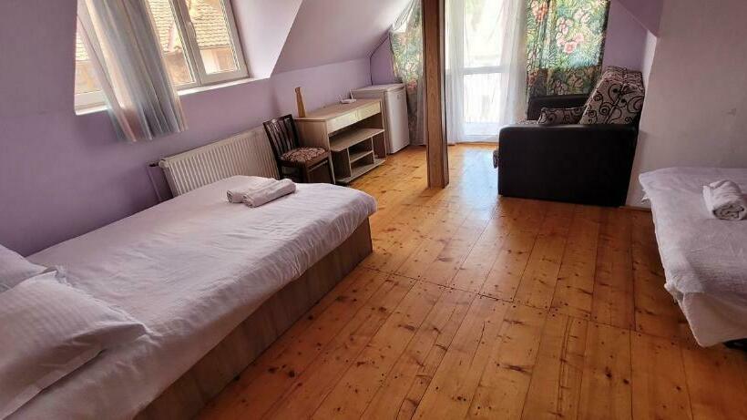 بنسيون Casa Rosa