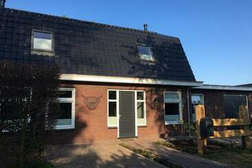 تختخواب و صبحانه Lowlander Bnb