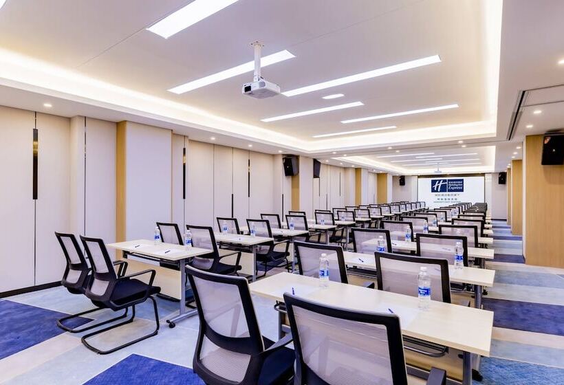 هتل Holiday Inn Express Hohhot East Station By Ihg
