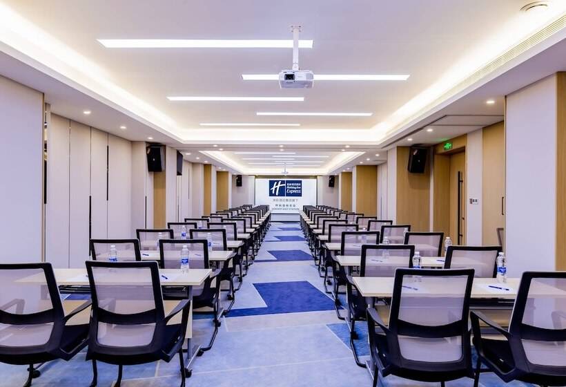 هتل Holiday Inn Express Hohhot East Station By Ihg