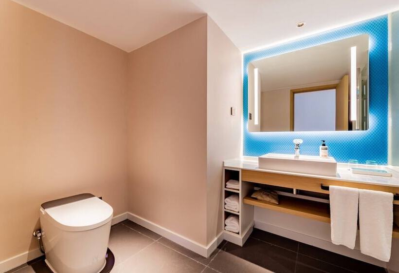 هتل Holiday Inn Express Hohhot East Station By Ihg