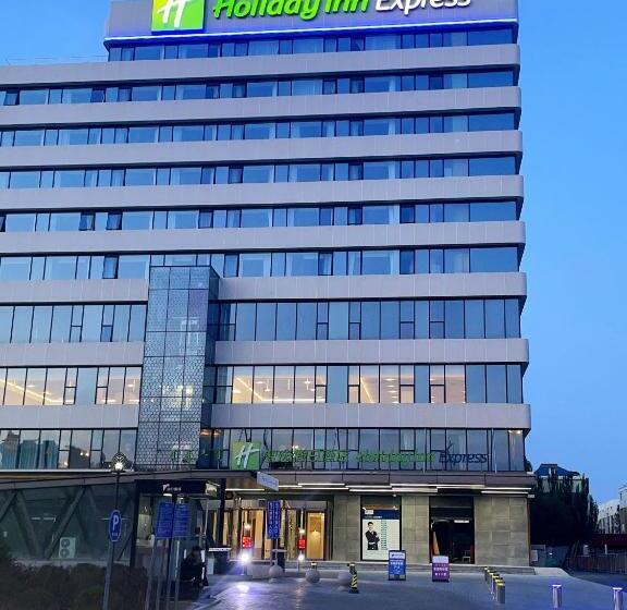 هتل Holiday Inn Express Hohhot East Station By Ihg