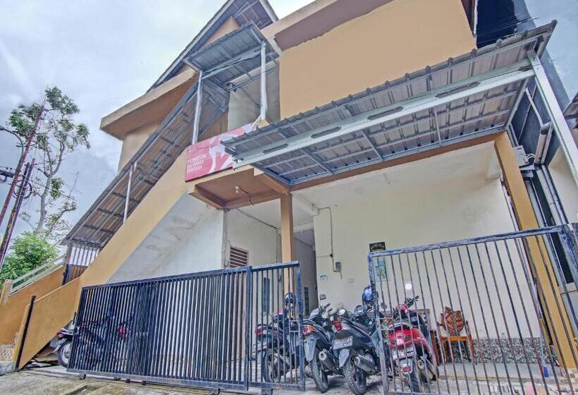هتل Oyo 91268 Homestay Bu Erma Syariah