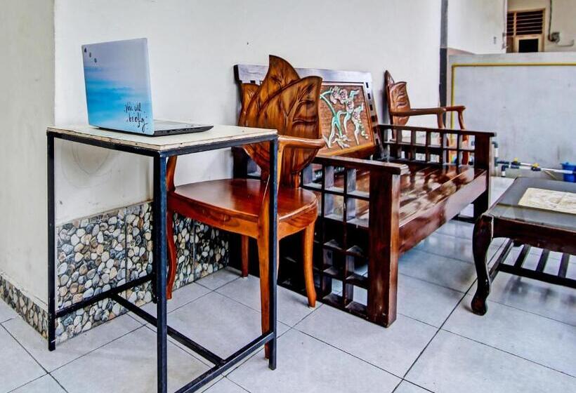 هتل Oyo 91268 Homestay Bu Erma Syariah