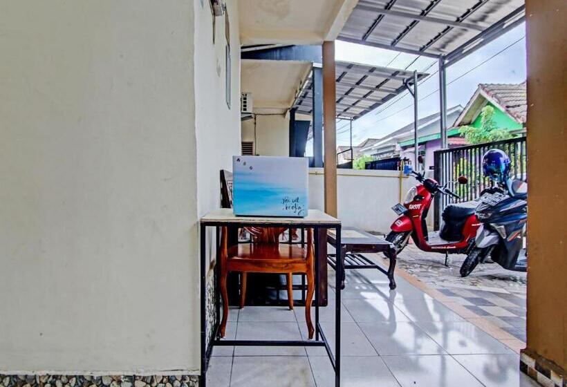 هتل Oyo 91268 Homestay Bu Erma Syariah