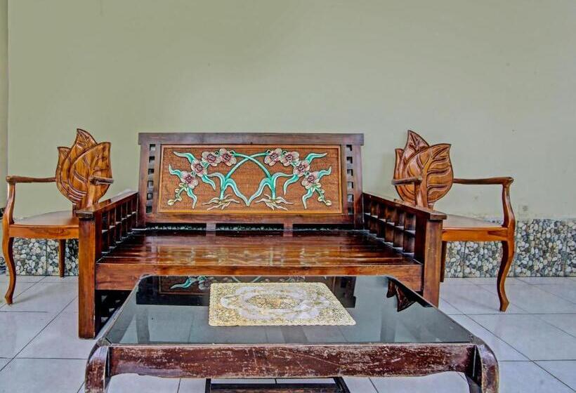 هتل Oyo 91268 Homestay Bu Erma Syariah
