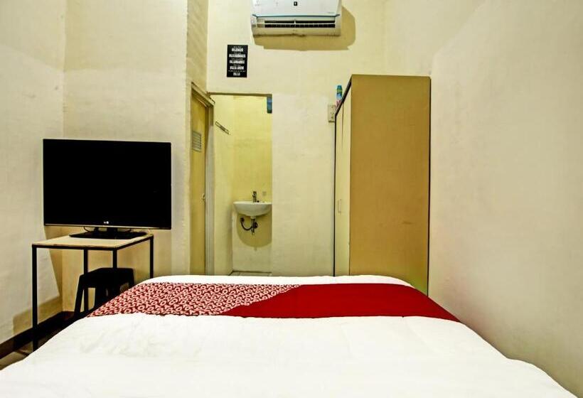 هتل Oyo 91268 Homestay Bu Erma Syariah