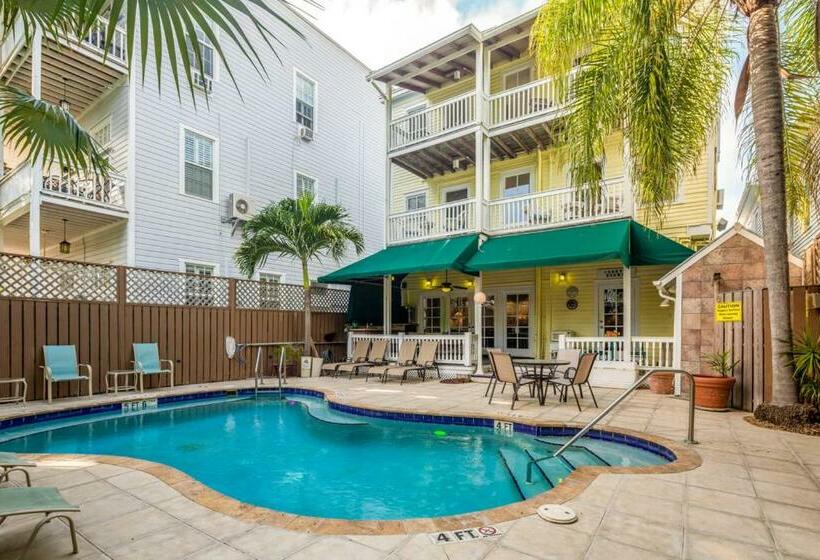 هاستل Curry House   Pool, King Bed & Balcony! Room 7