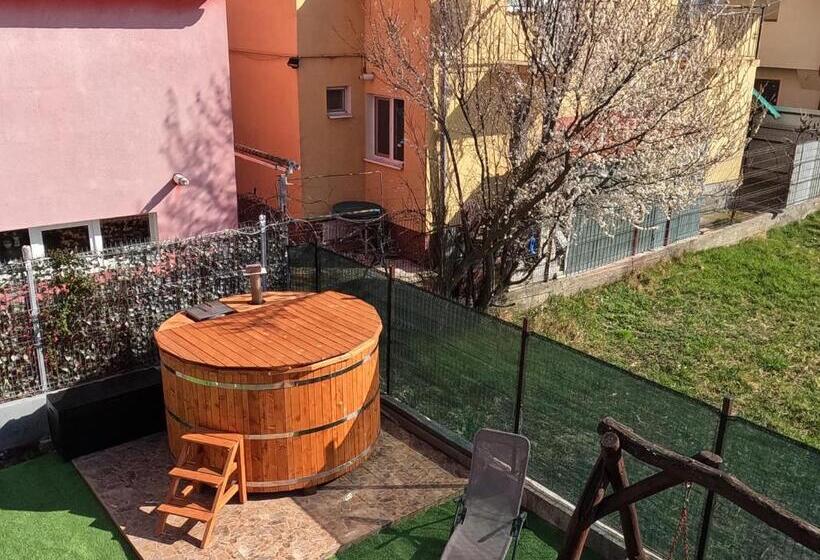 بنسيون Casa Carol
