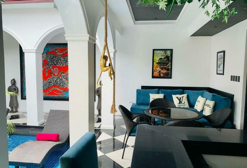 Golden Gorilla Villa With Private Pool & Jacuzzi