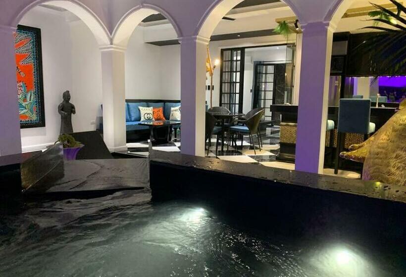 Golden Gorilla Villa With Private Pool & Jacuzzi
