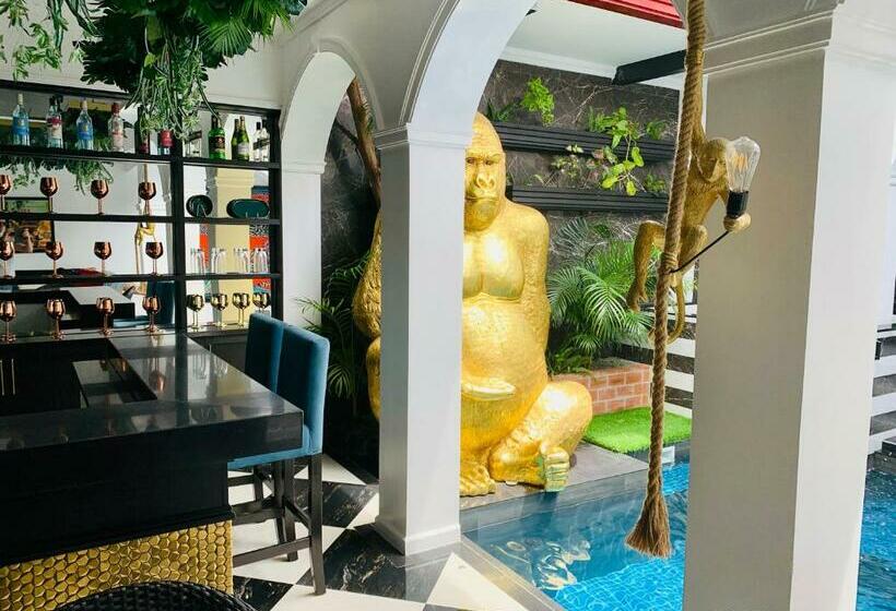 Golden Gorilla Villa With Private Pool & Jacuzzi