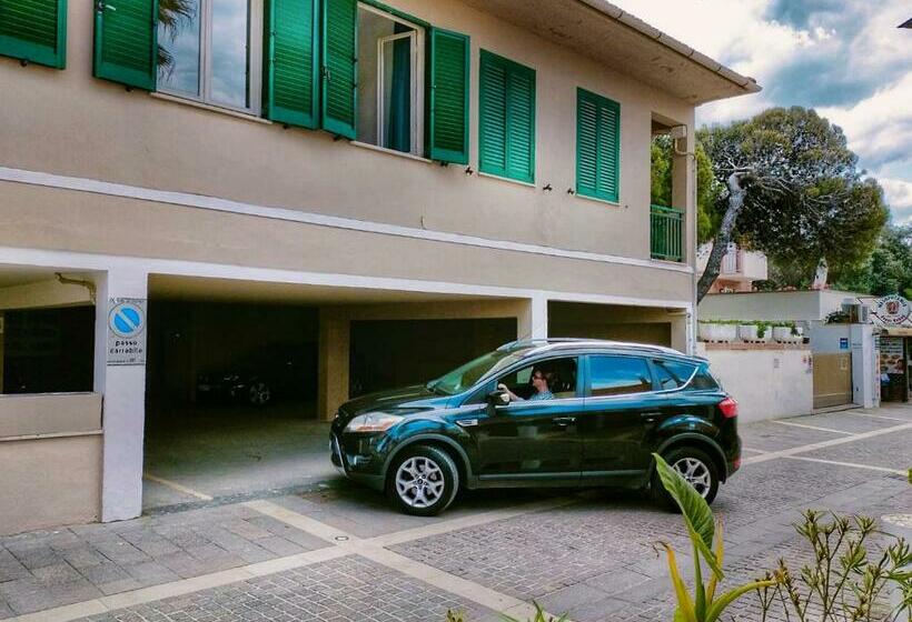 پانسیون Bed And Parking Cecina Rooms