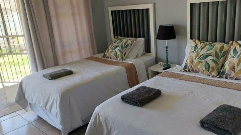 بنسيون Victoria Oaks Beaufort West Guesthouse