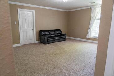 ~~ Big Family Home Near 99 / I10 / Kid Friendly~~