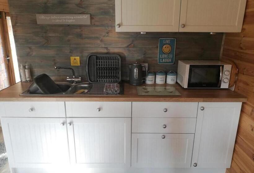 Peaceful Cabin Retreat In Skegby