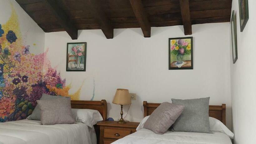 بنسيون Hostal Mendaurpe