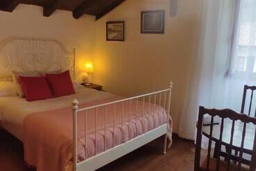پانسیون Hostal Mendaurpe