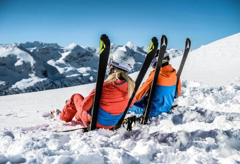 Отель Alpin Life Resort Lürzerhof