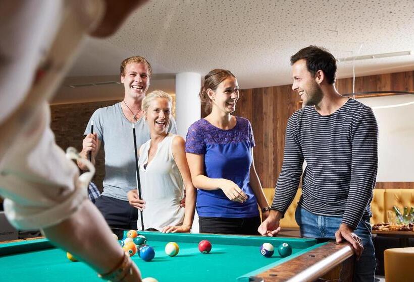 Отель Alpin Life Resort Lürzerhof