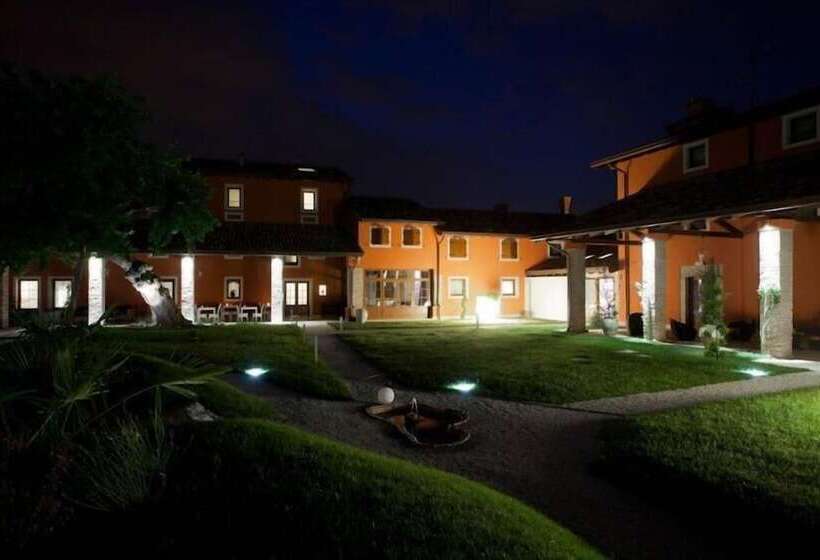هتل Antico Borgo Torricella