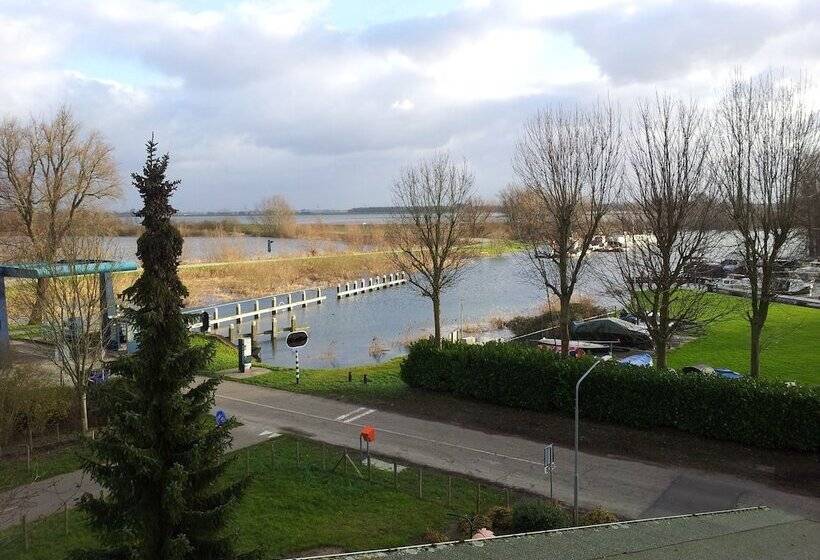 فندق De Brabantse Biesbosch