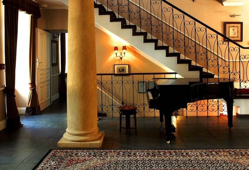 בית מלון כפרי Dwor Sierakow