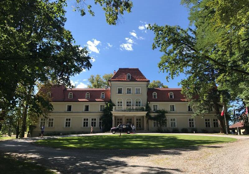 בית מלון כפרי Dwor Sierakow