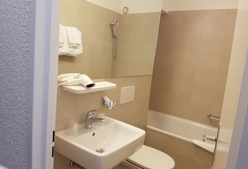 Отель Hôtel De La Poste Martigny City Center