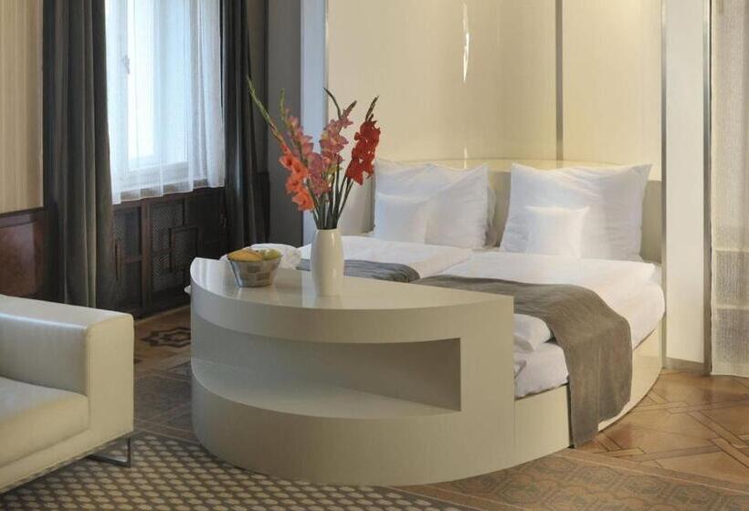 هتل Okresní Dům