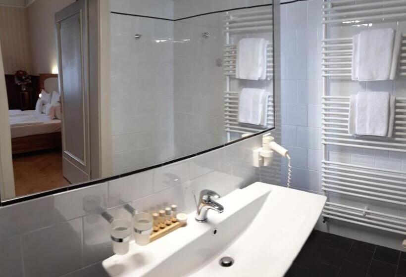 هتل Okresní Dům