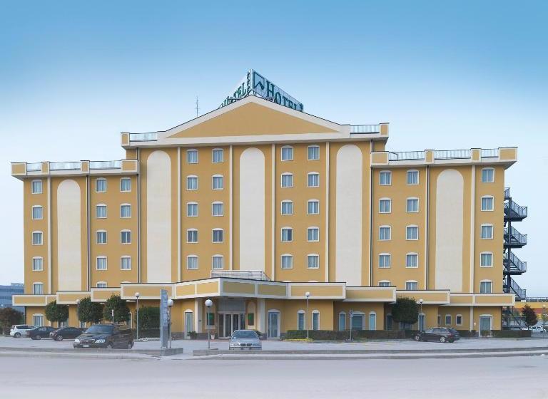 Hotel Piramidi