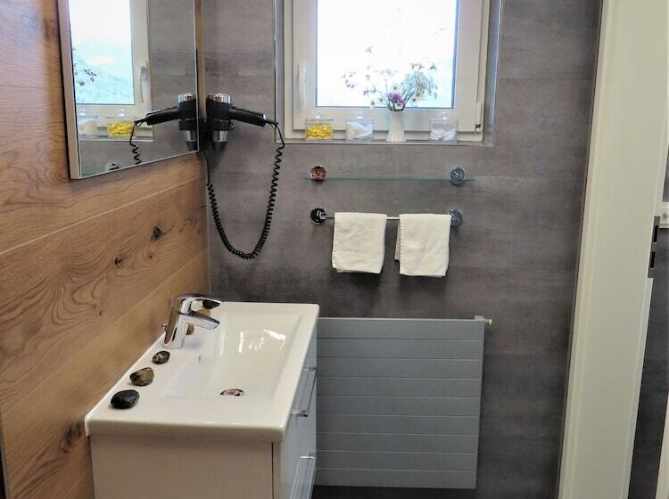 ペンション Gasthaus Alpina