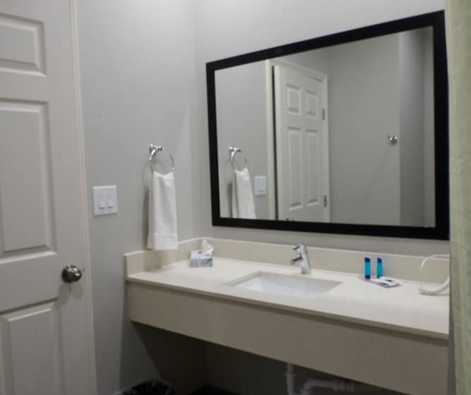 בית מלון כפרי Crystal Inn