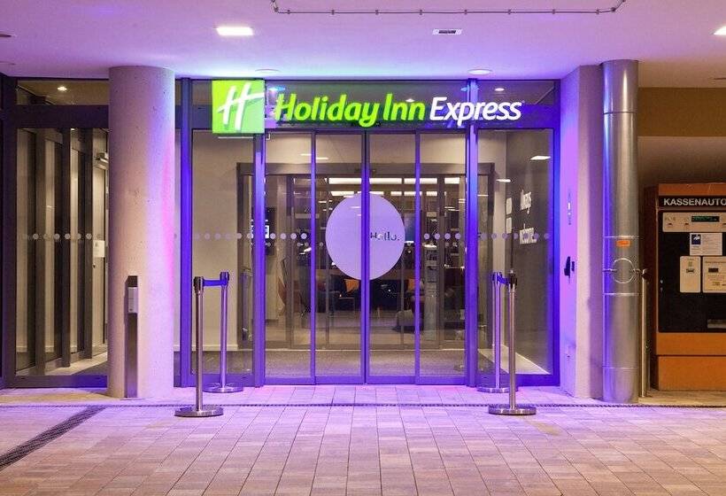 هتل Holiday Inn Express Fürth
